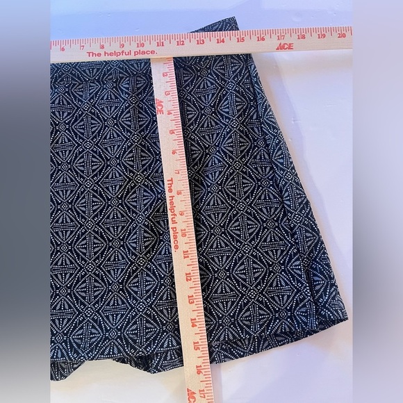 RipSkirt Hawaiian wrap-around mini skirt sz S black white geometric tiki - Picture 6 of 6